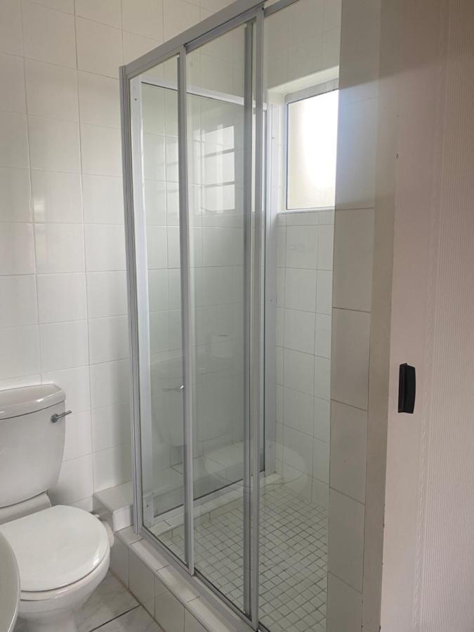 איסט לונדון Bluewaters Hotel מראה חיצוני תמונה