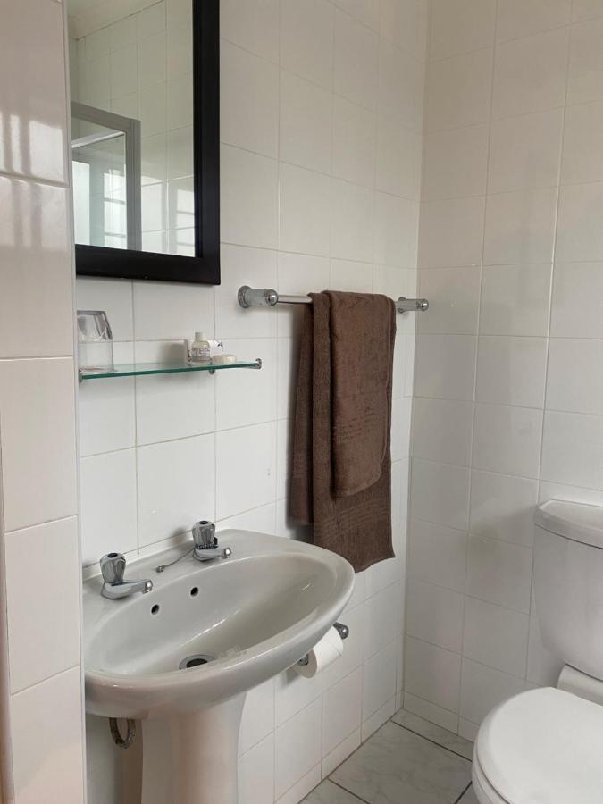 איסט לונדון Bluewaters Hotel מראה חיצוני תמונה